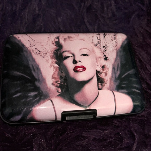 4/25.00. Credit Cards or Business Cards Holder - Picture 2 of 7